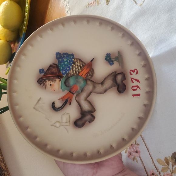 W.Goebel-Porzellan Fabrik , hand painted , M.J Hummel 3th Annual Plate 1973 - Picture 2 of 12